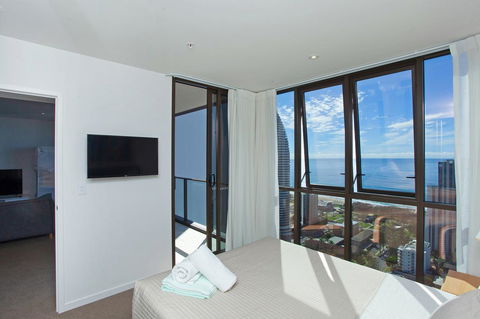 High Floor Ocean View Suites Broadbeach - Pubs and Clubs 11