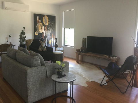 Sam's Buderim Mountain Guest House - Go Out 6