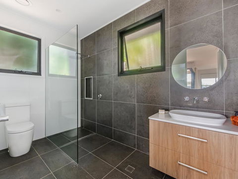 Sam's Buderim Mountain Guest House - Go Out 5