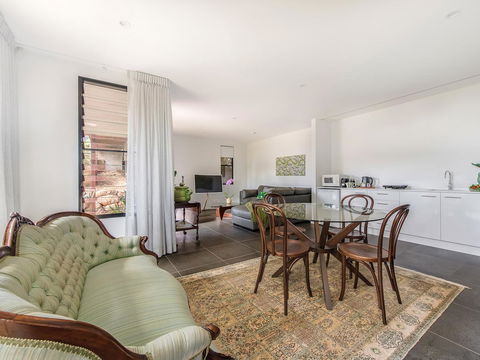 Sam's Buderim Mountain Guest House - Go Out 16