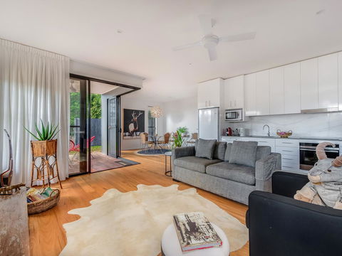 Sam's Buderim Mountain Guest House - Go Out 0