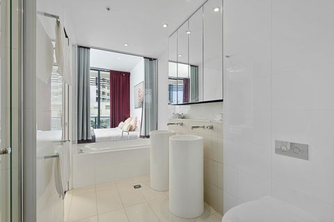 Oracle, 2 & 3 Bedroom Apartments - We Accommodate - Pubs and Clubs 10