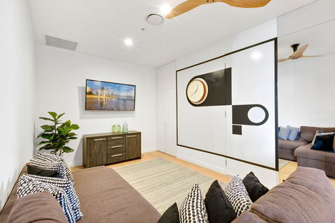 Oracle, 2 & 3 Bedroom Apartments - We Accommodate - Pubs and Clubs 19