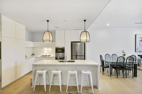 Oracle, 2 & 3 Bedroom Apartments - We Accommodate - Pubs and Clubs 21