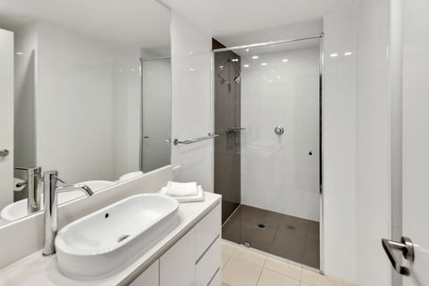 Oracle, 2 & 3 Bedroom Apartments - We Accommodate - Pubs and Clubs 25