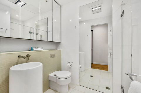Oracle, 2 & 3 Bedroom Apartments - We Accommodate - Pubs and Clubs 15