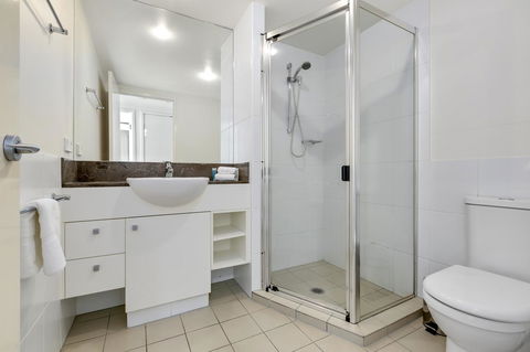Broadbeach On The Park, 3 Bed Ocean - We Accommodate - Pubs and Clubs 0