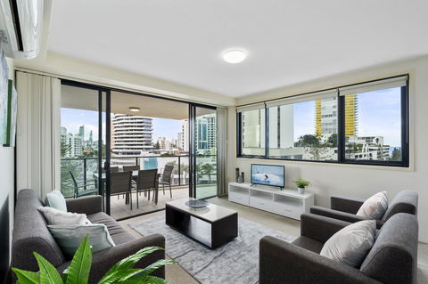 Broadbeach On The Park, 3 Bed Ocean - We Accommodate - Pubs and Clubs 3