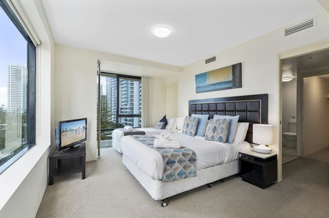 Broadbeach On The Park, 3 Bed Ocean - We Accommodate - Pubs and Clubs 6