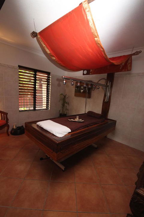Hibiscus Resort & Spa - Official Onsite Reception & Check In - Pubs and Clubs 35