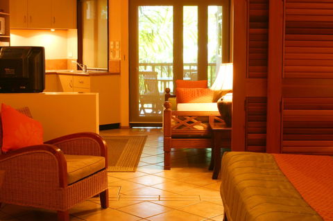 Hibiscus Resort & Spa - Official Onsite Reception & Check In - Pubs and Clubs 16