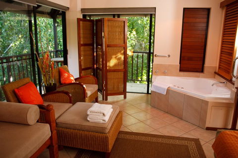 Hibiscus Resort & Spa - Official Onsite Reception & Check In - Pubs and Clubs 10