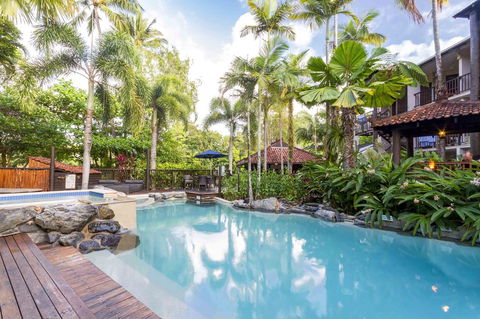 Hibiscus Resort & Spa - Official Onsite Reception & Check In - Pubs and Clubs 3