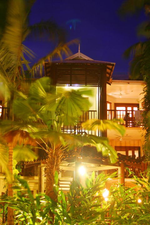 Hibiscus Resort & Spa - Official Onsite Reception & Check In - Pubs and Clubs 8