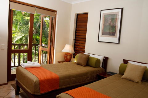 Hibiscus Resort & Spa - Official Onsite Reception & Check In - Pubs and Clubs 6
