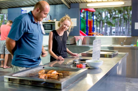 Ingenia Holidays Noosa North - Pubs and Clubs 16
