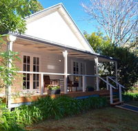 Curtis Falls Cottage - Pubs and Clubs