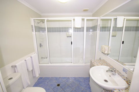 Mackay Resort Motel - Pubs and Clubs 4