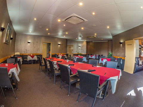 Mackay Resort Motel - Pubs and Clubs 18