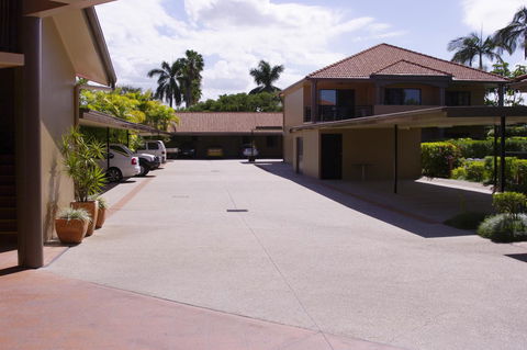 Mackay Resort Motel - Pubs and Clubs 2