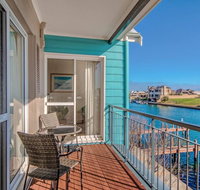 Waters Edge Apartment with Jetty - Pubs and Clubs