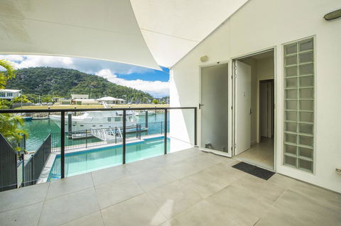 Waters Edge Townhouse 2 - Pubs and Clubs 3