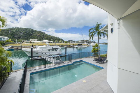 Waters Edge Townhouse 2 - Pubs and Clubs 2