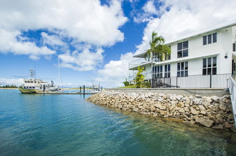 Waters Edge Townhouse 2 - Pubs and Clubs 1