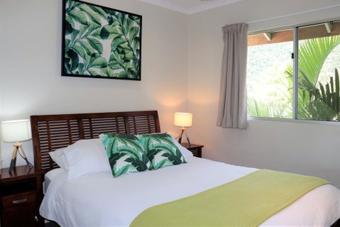 Watersons At Airlie Central Apartments - Go Out 2