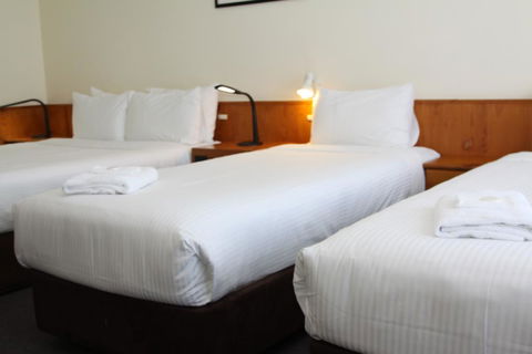 Waterview Gosford Motor Inn - Pubs and Clubs 2