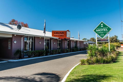 Wattle Grove Motel - Pubs and Clubs 3