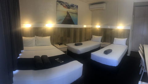 Wattle Tree Motel - Pubs and Clubs 3