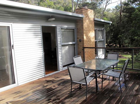 Wattletree Cottage - Pubs and Clubs 2