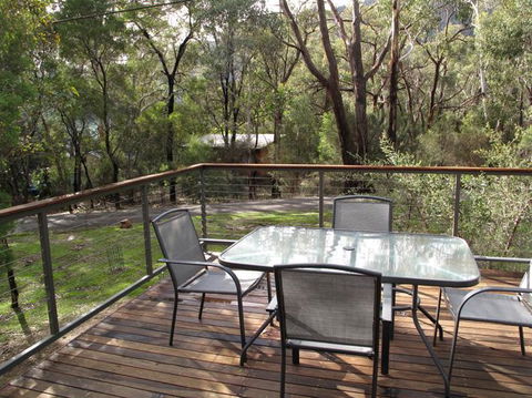 Wattletree Cottage - Pubs and Clubs 3