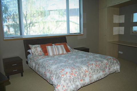 WAVES 203 ON CURRUMBIN - Pubs and Clubs 1