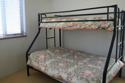 WAVES 203 ON CURRUMBIN - Pubs and Clubs 2