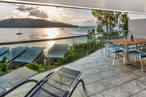 Waves 5 Luxury 3 Bedroom Breathtaking Ocean Views Central Location - Pubs and Clubs 2