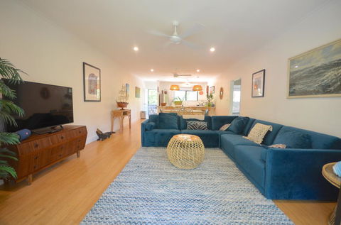 Wayfarer Apartment, In The Heart Of Port Douglas - Pubs and Clubs 0