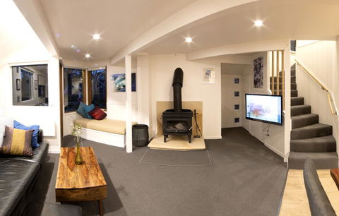 Wedgetail - Pubs and Clubs 3