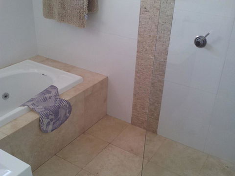 Werri Escape - Pubs and Clubs 1