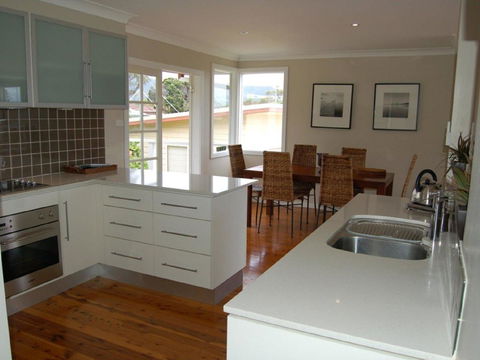 Werri Escape - Pubs and Clubs 0