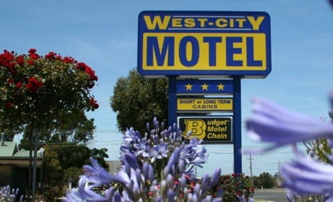 West City Motel - Pubs and Clubs 3