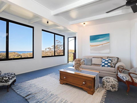 Whale Tales' 78 Lentara Street - FANTASTIC WATER VIEWS OVER FINGAL BEACH - Pubs and Clubs 3