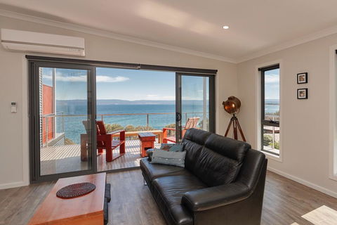 Whale Watcher 2 - Pubs and Clubs 1