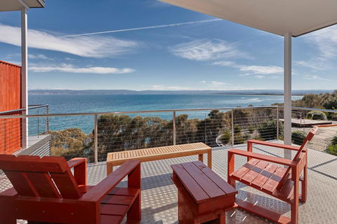 Whale Watcher 2 - Pubs and Clubs 0