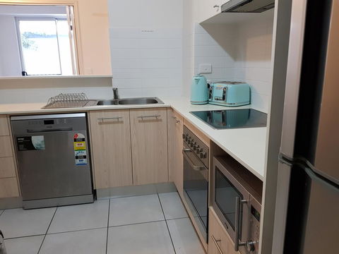 Whalecove Apartments - Pubs and Clubs 2