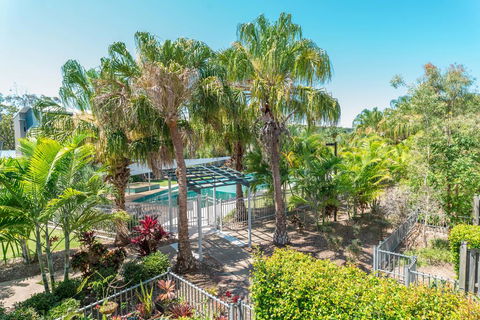 Whalecove Apartments - Pubs and Clubs 0