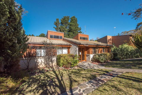 Whispering Pines 1 - Pubs and Clubs 0