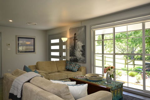 Whispers At Cedar Grove - Pubs and Clubs 0