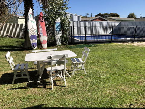 White Cottage - Pubs and Clubs 2